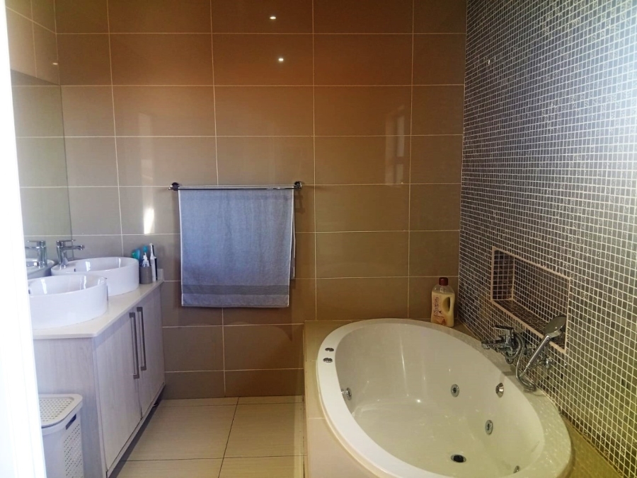 4 Bedroom Property for Sale in Heuwelsig Free State